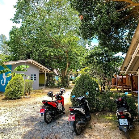 Colorful Hut Hotel Ko Pha Ngan Exterior photo