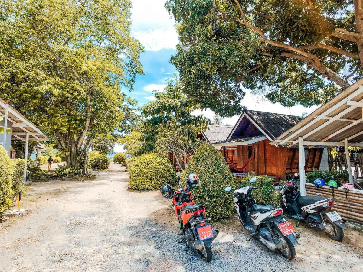 Colorful Hut Hotel Ko Pha Ngan Exterior photo