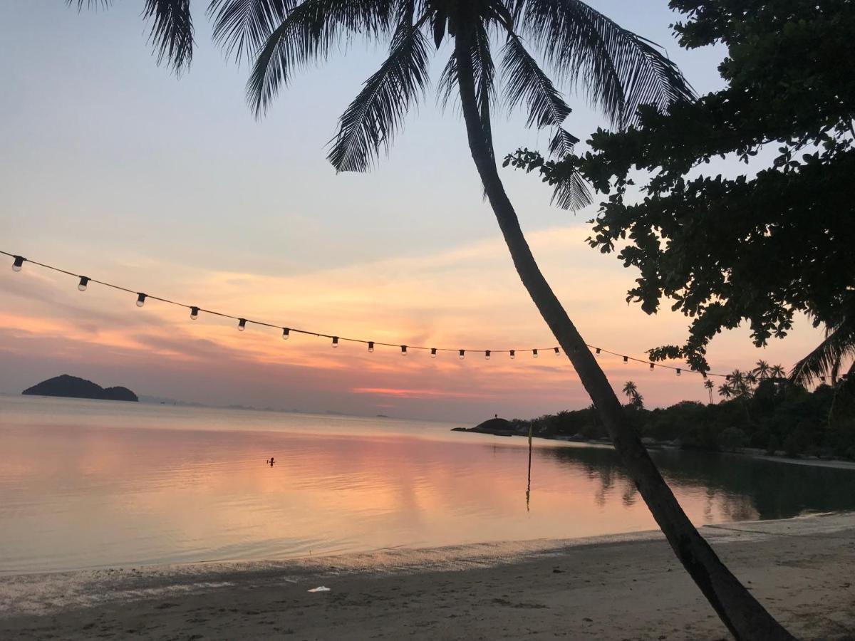 Colorful Hut Hotel Ko Pha Ngan Exterior photo