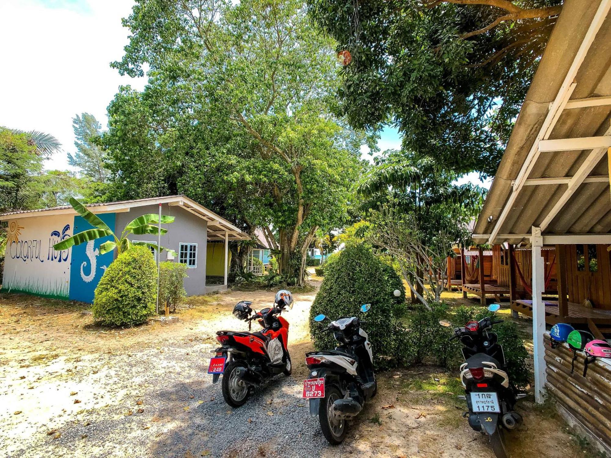 Colorful Hut Hotel Ko Pha Ngan Exterior photo